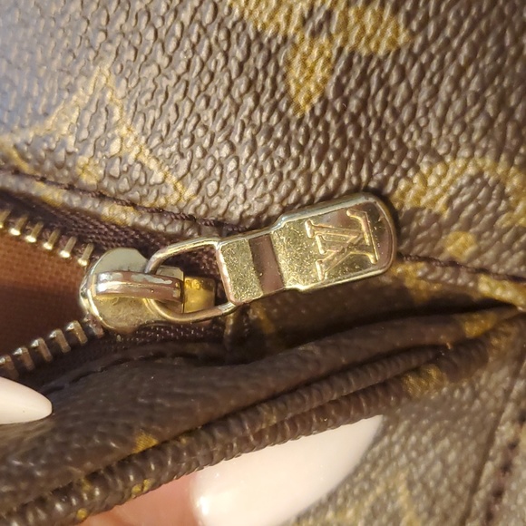 LOUIS VUITTONMonogram Montsouris PM. 23 - Picture 15 of 16